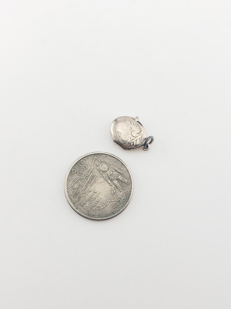 Small SS Engraved Oval Pendant Locket