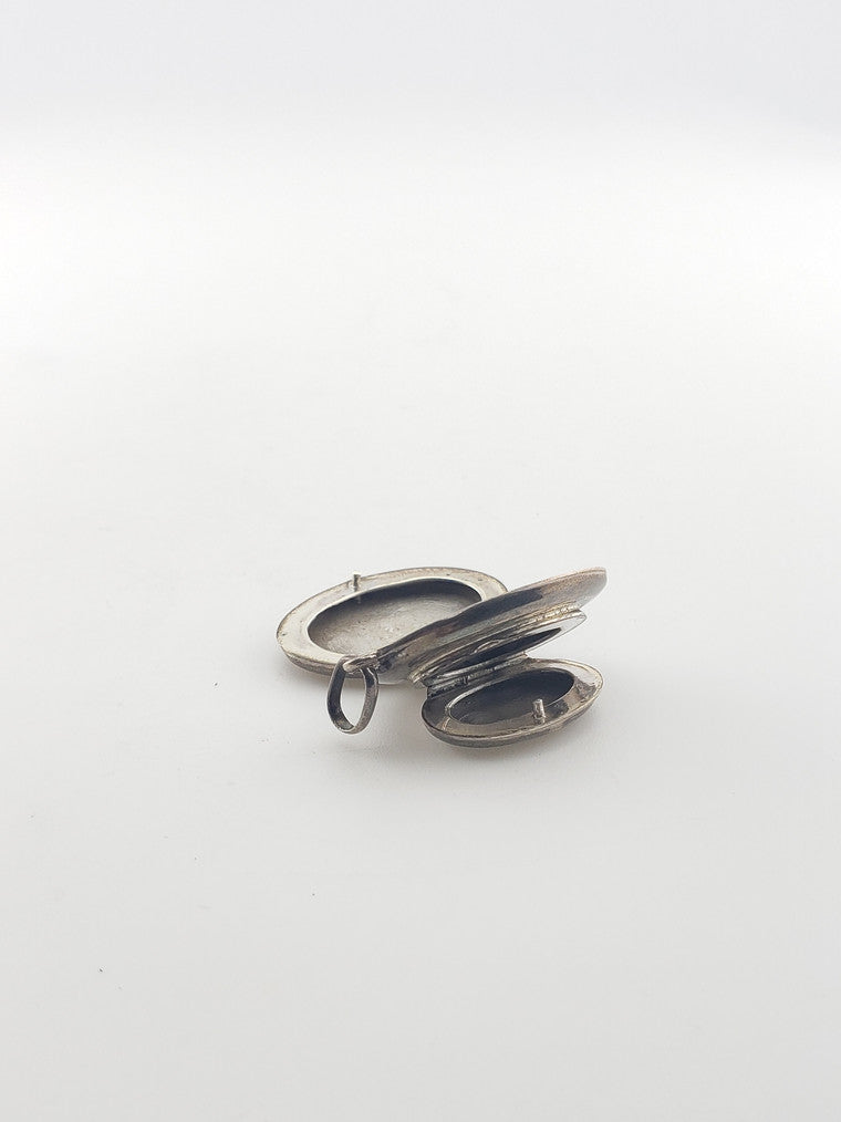 SS 2 Section Oval Locket
