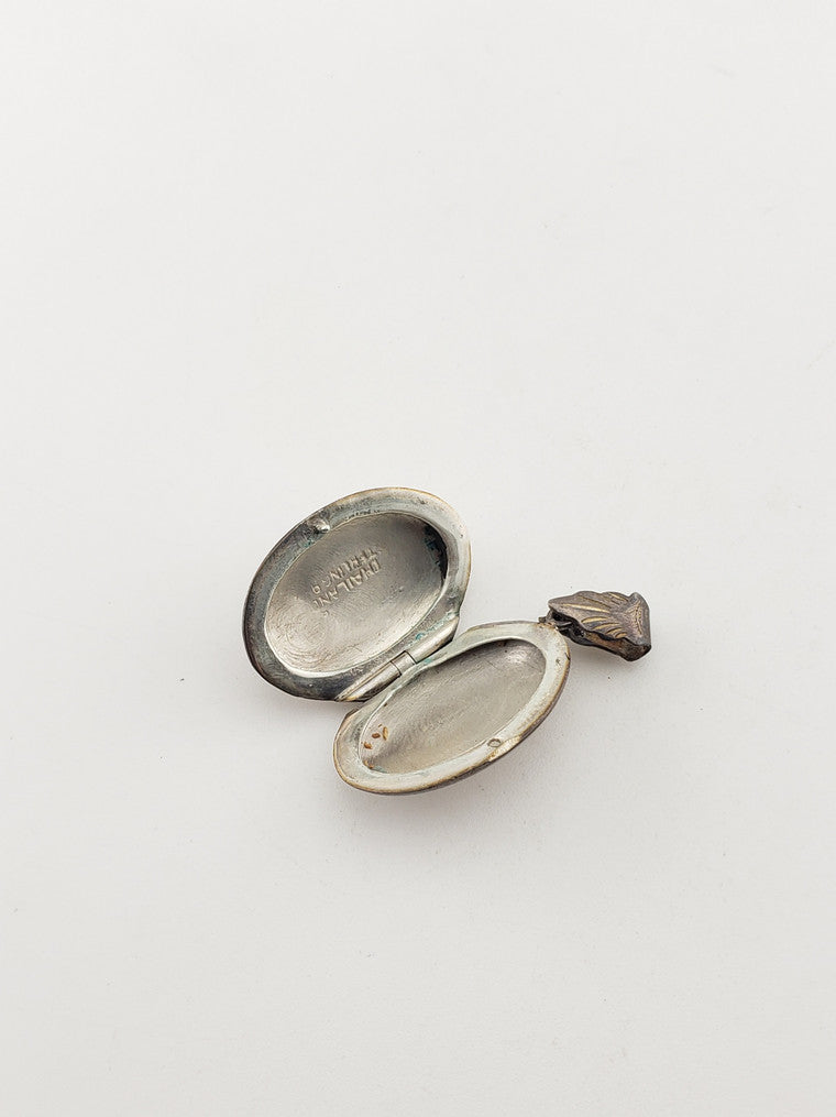 SS Medium Engraved Oval Locket