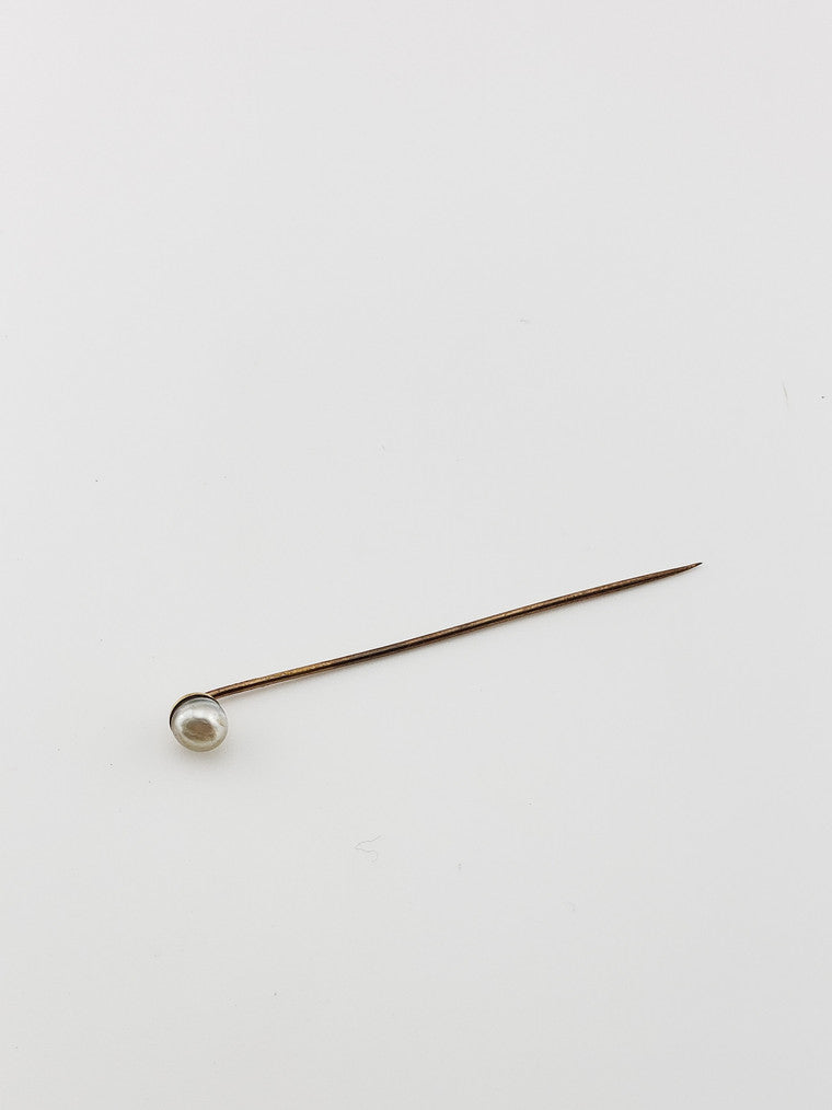 Natural Pearl Pin- Round