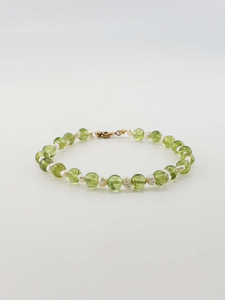 Peridot & Pearl Strand Bracelet 6.5"