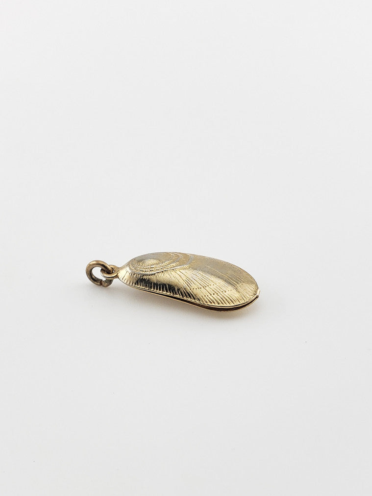 GF Mussel Charm