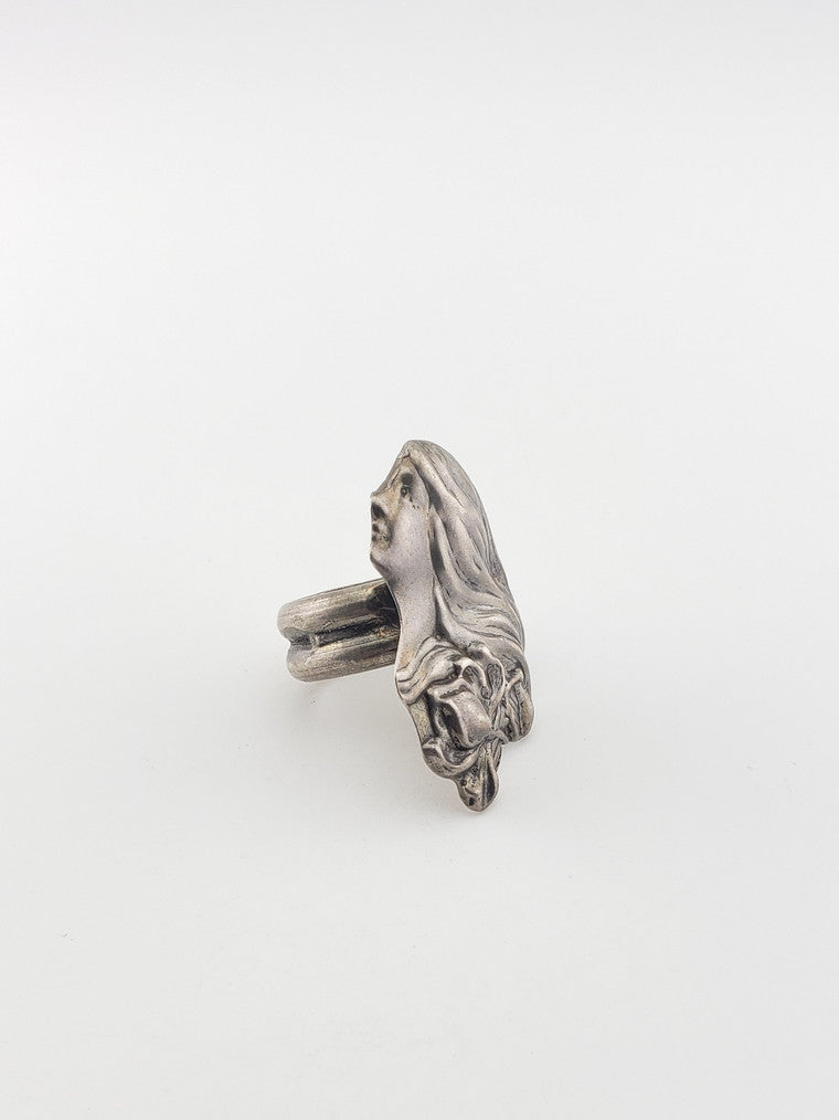 Art Nouveau Lady Ring