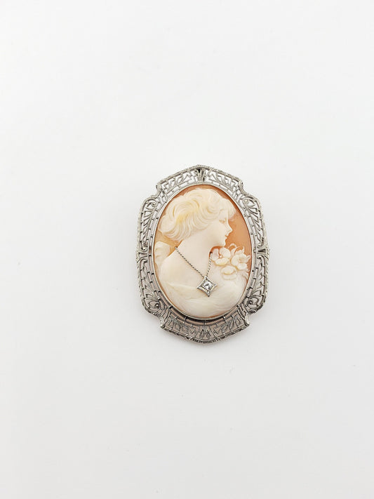 'Lady With Necklace' Cameo