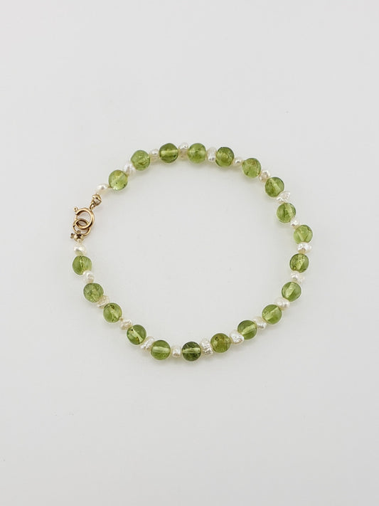 Peridot & Pearl Strand Bracelet 6.5"
