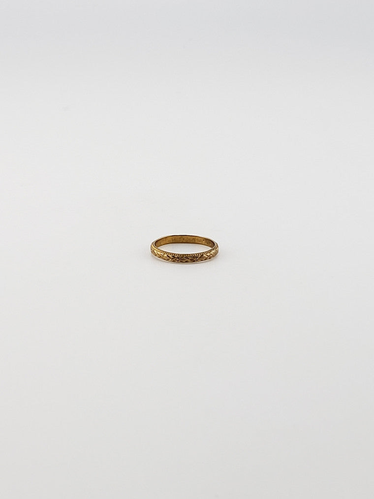 Bow Etched Baby Ring