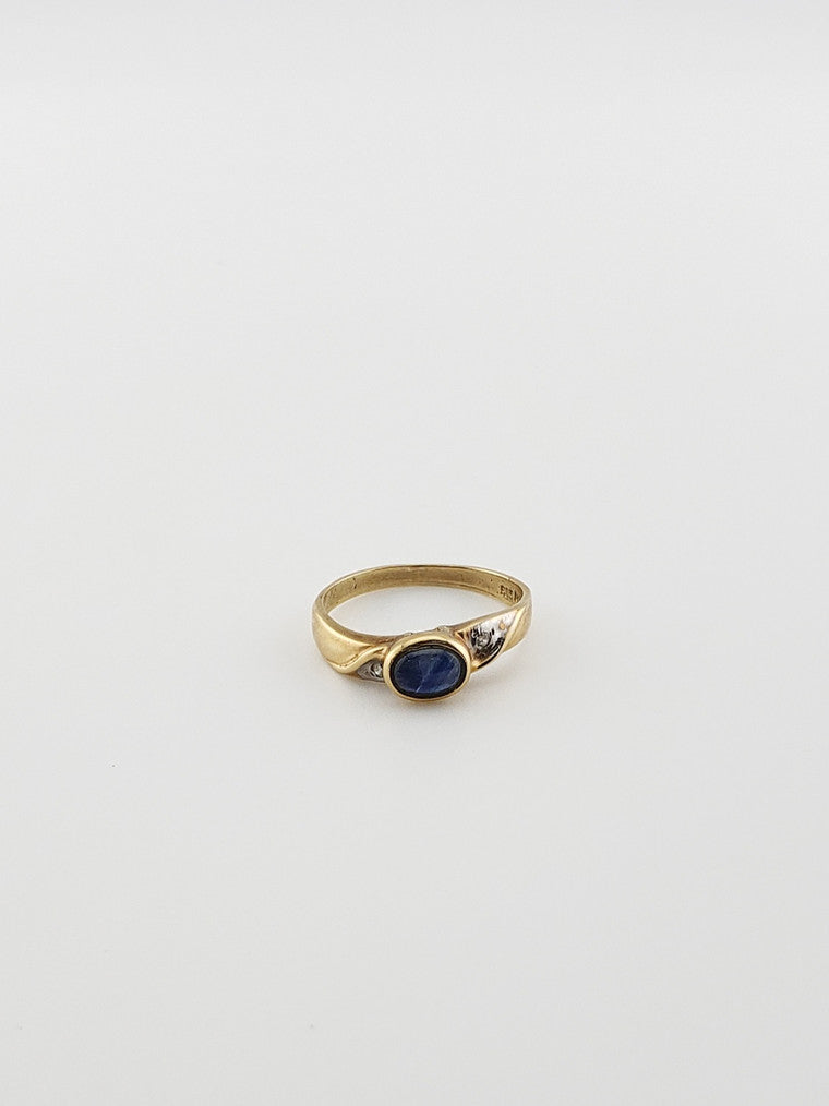 Sapphire Cabochon Wave Ring