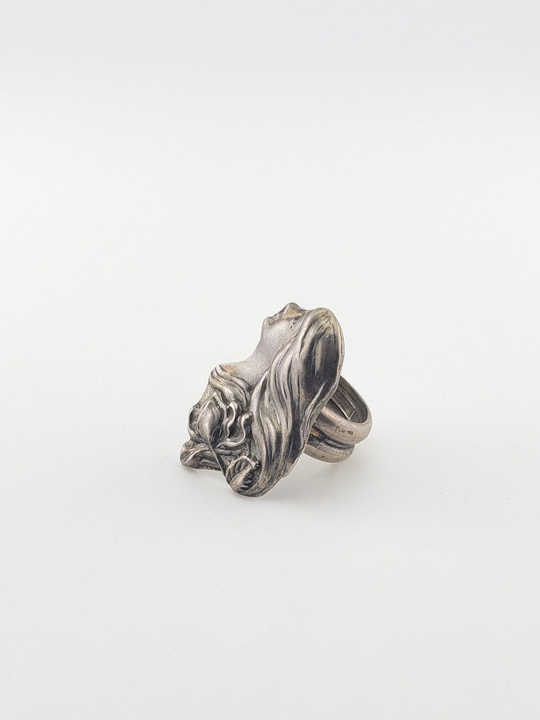 Art Nouveau Lady Ring