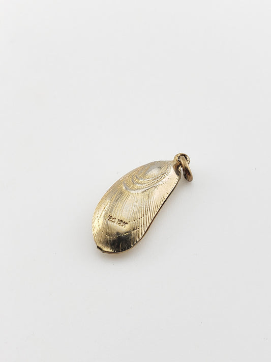 GF Mussel Charm