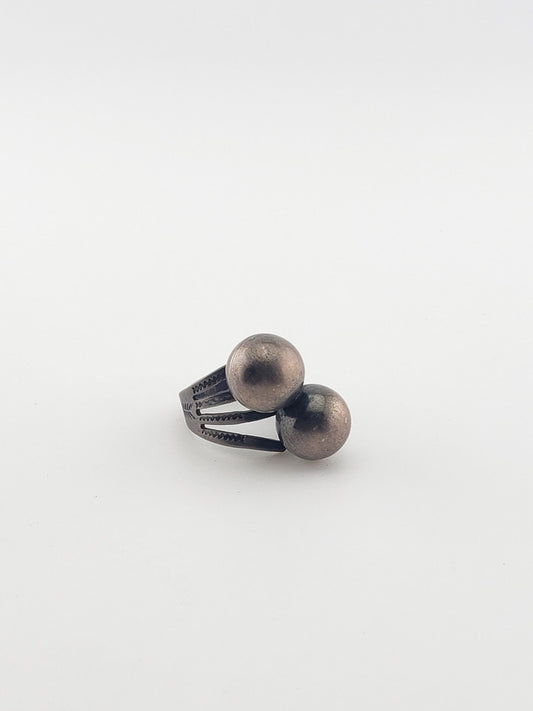 Balls w/ Arrows Ring