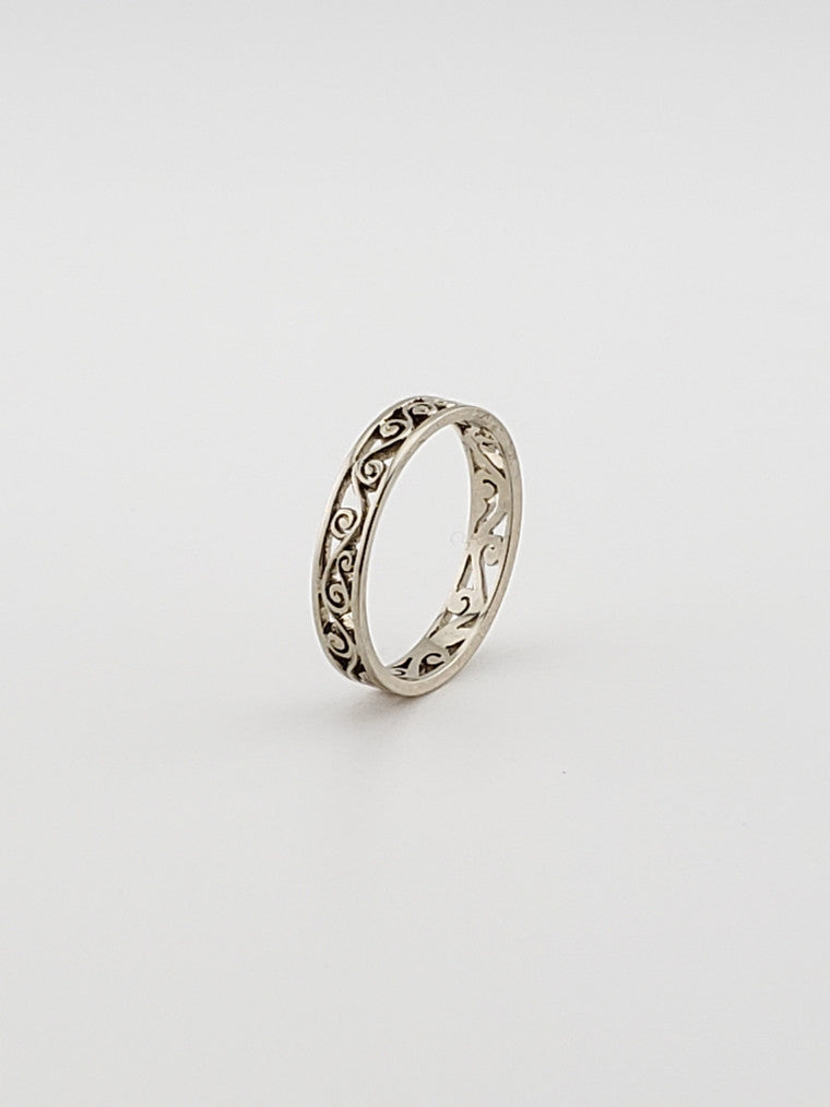 18k White Swirl Band