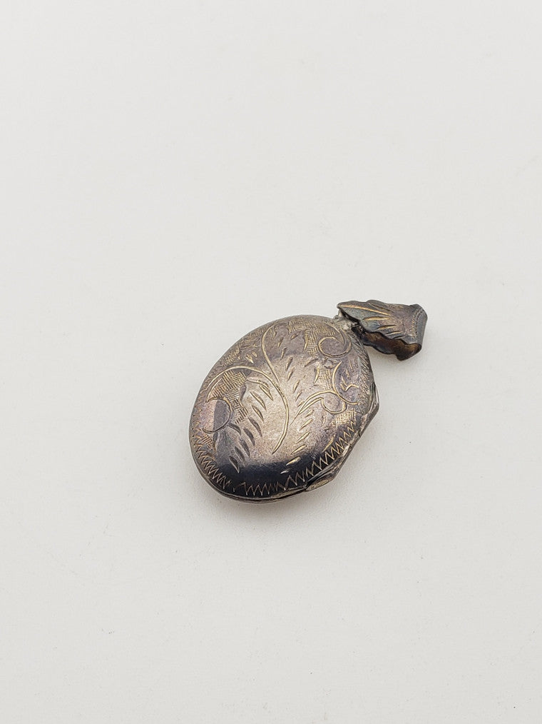 SS Medium Engraved Oval Locket