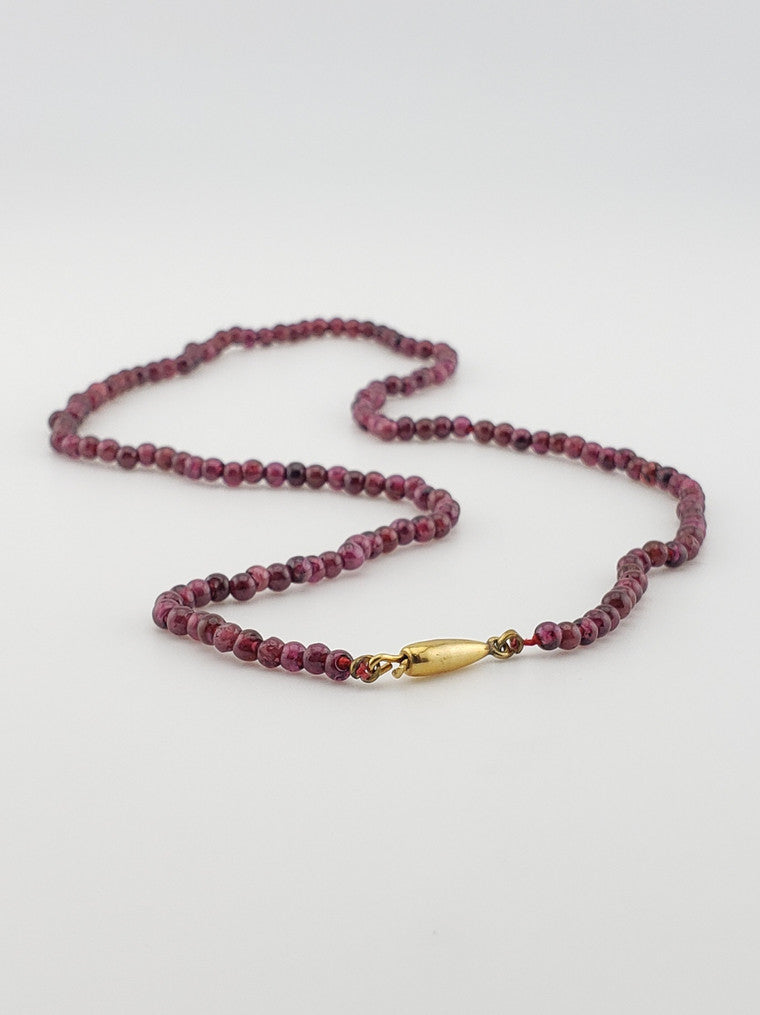 Mini Round Garnet Strand