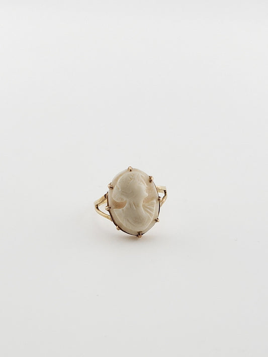 14k White Cameo Ring