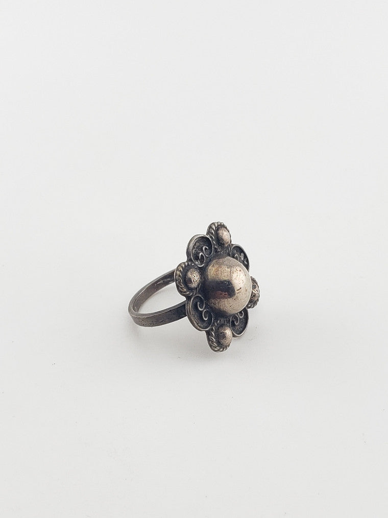 Sterling Vintage Ball Swirl Ring