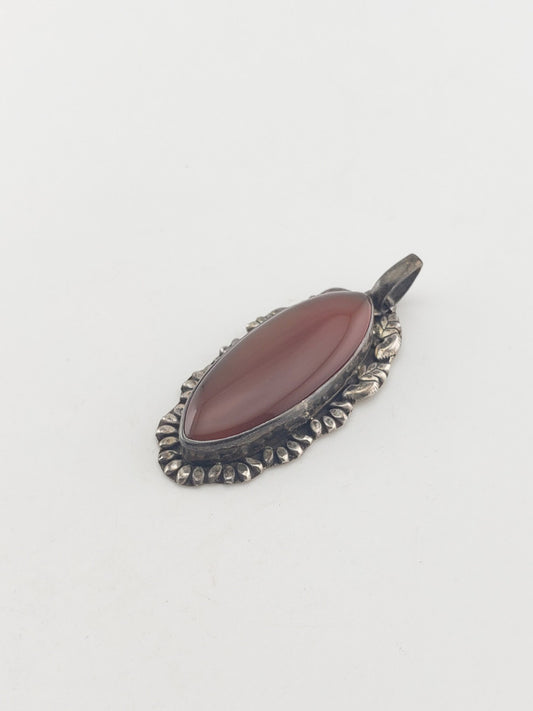 SS Carnelian Leaf Frame Pendant