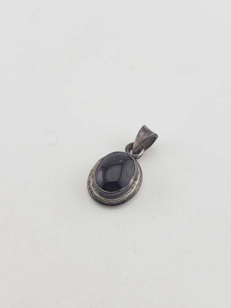 SS Cabochon Garnet Pendant