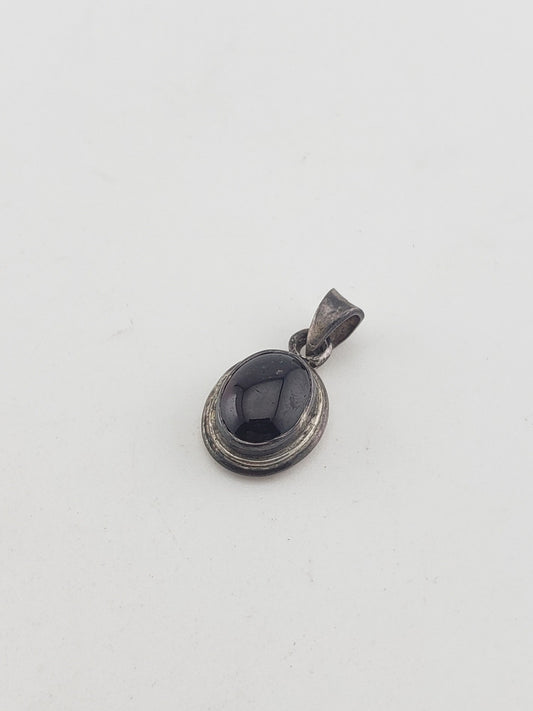 SS Cabochon Garnet Pendant