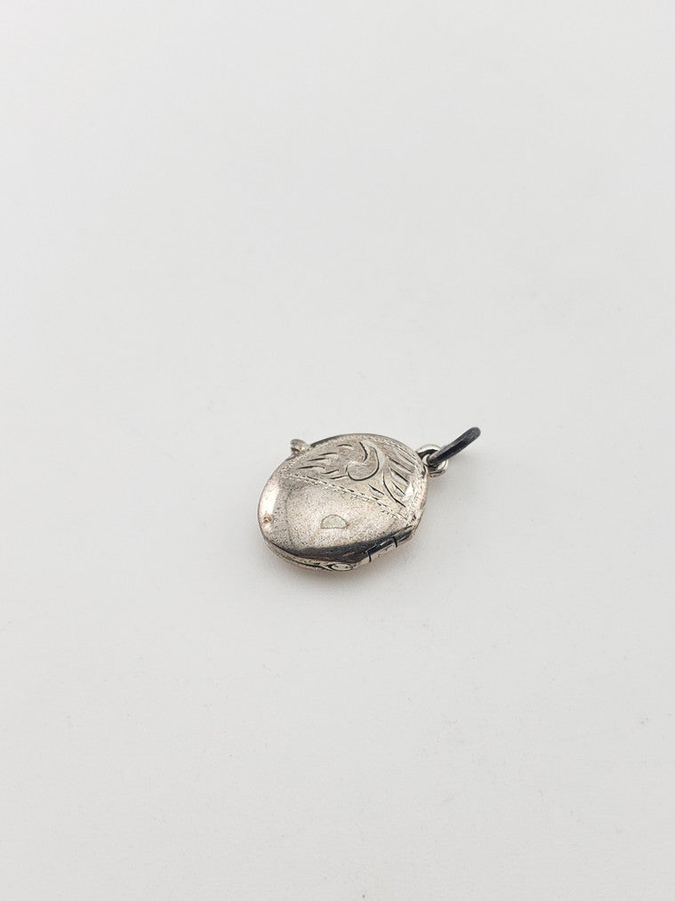 Small SS Engraved Oval Pendant Locket